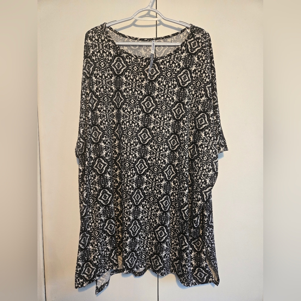 Piphany Black‎ and White Patterned Women's Tunic Top- Size 4X